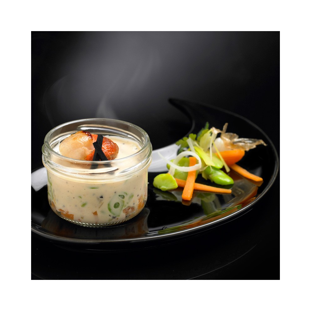 La cassolette de Saint -Jacques, brunoise de légumes sauce suprème aux truffes